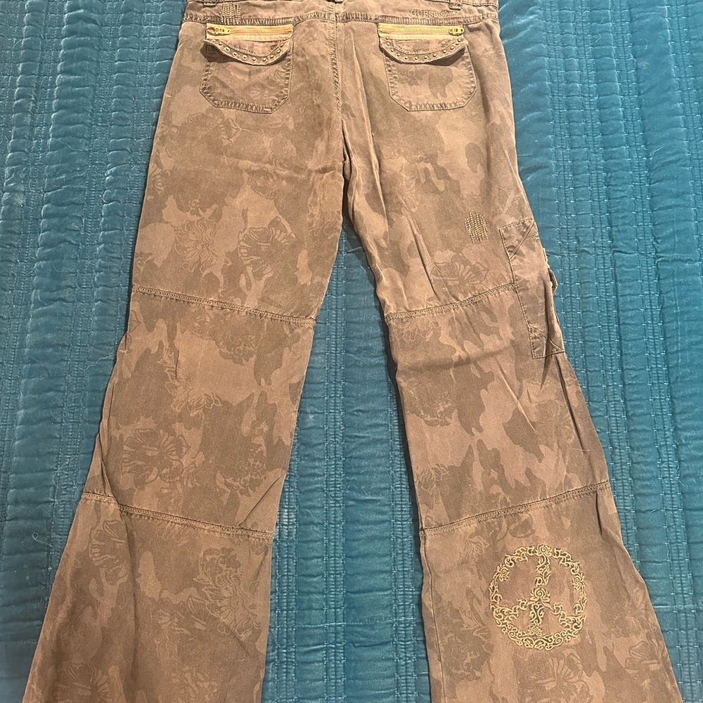 Guess camouflage Flare pant with Peace Detail